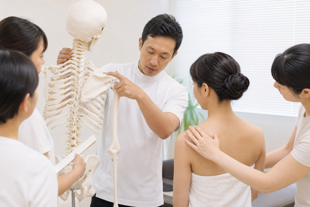 首まわりの解剖学と触診を、押す練習の前に身につける